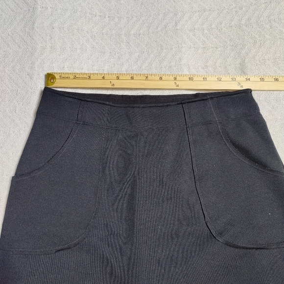 Athleta Scuba Tech Fleece Skirt Mini Women's Size Small Black Front Pockets - Picture 6 of 7